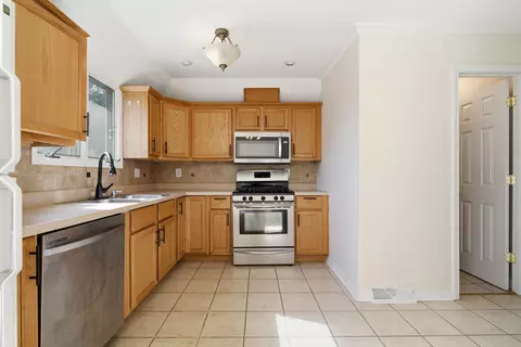 Kitchen - 7933 Jefferson Ave #4B, Munster, IN 46321 photo 2 of 4