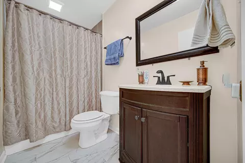 Bath - 7933 Jefferson Ave #4B, Munster, IN 46321 photo 2 of 2