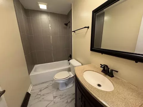 Bath - 7933 Jefferson Ave #4B, Munster, IN 46321 photo 1 of 2