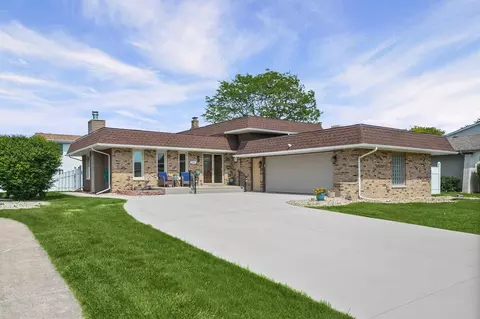 1045 Heather Ln, Munster, IN 46321