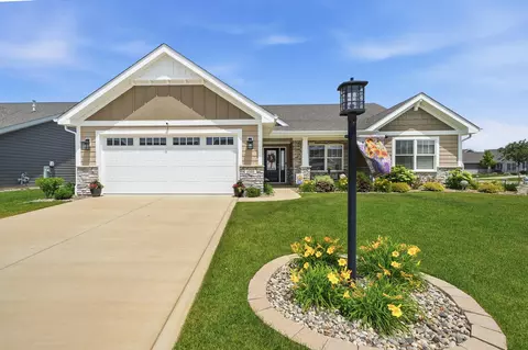 8588 Larkspur Ter, Saint John, IN 46373