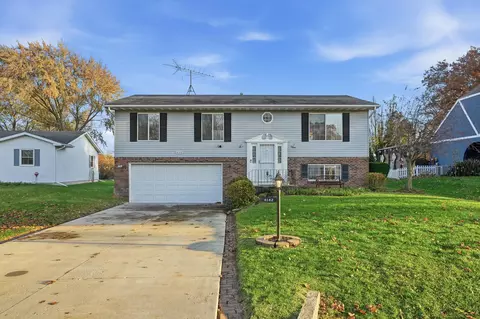 4142 Augusta Dr, Crown Point, IN 46307