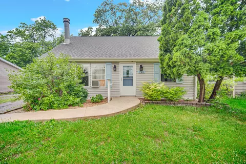746 Imperial Rd, Valparaiso, IN 46385