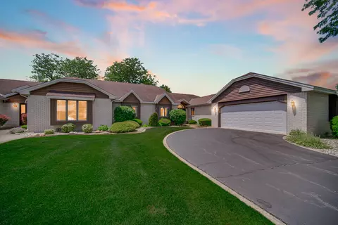 32 Gleneagles Dr, Schererville, IN 46375