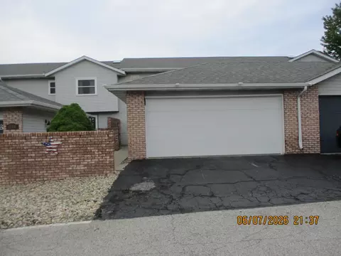 2564 Oakwood Dr, Crown Point, IN 46307