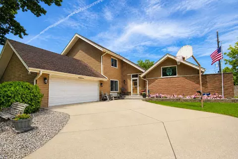 136 Sorrento Dr, Schererville, IN 46375