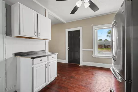 Entry Way - 1137 W 25th Ave, Gary, IN 46407 photo 1 of 3