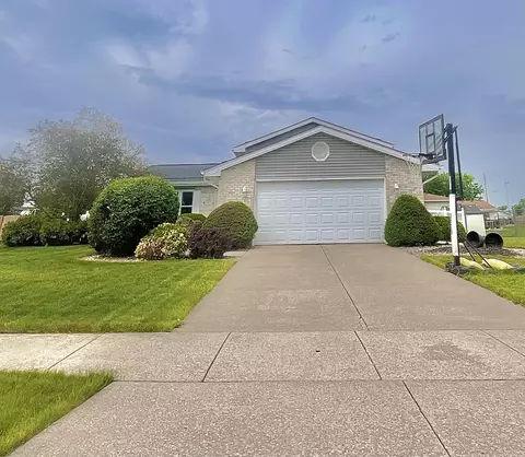 10622 Manor Dr, Saint John, IN 46373