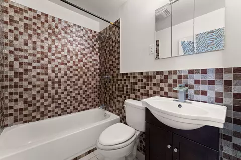 Bath - 1021 Hamilton Pl, Gary, IN 46403 photo 1 of 1