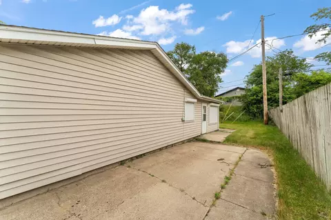 Exterior - 1021 Hamilton Pl, Gary, IN 46403 photo 3 of 6
