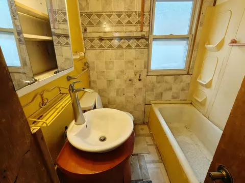 Bath - 1154 Hendricks St, Gary, IN 46404 photo 1 of 1