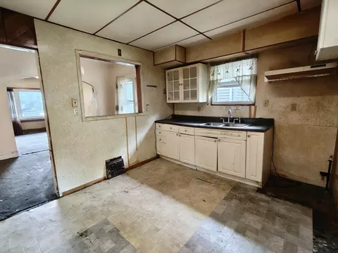 Kitchen - 1154 Hendricks St, Gary, IN 46404 photo 2 of 2