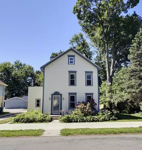 510 1st St, La Porte, IN 46350
