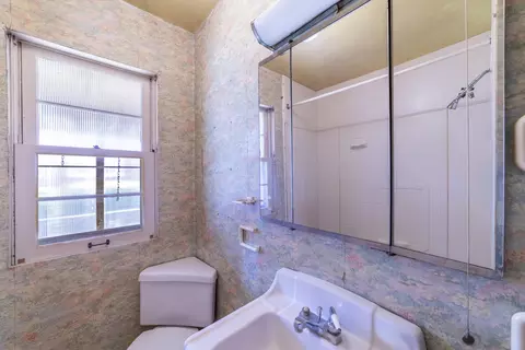 Bath - 8570 Mattson Dr, Saint John, IN 46373 photo 1 of 1