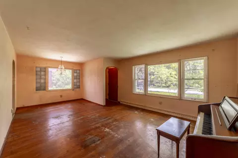 Living - 8570 Mattson Dr, Saint John, IN 46373 photo 3 of 5
