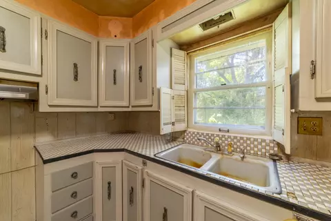 Kitchen - 8570 Mattson Dr, Saint John, IN 46373 photo 1 of 3
