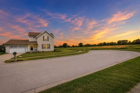 204 Walnut Crossing Dr, Walkerton, IN 46574