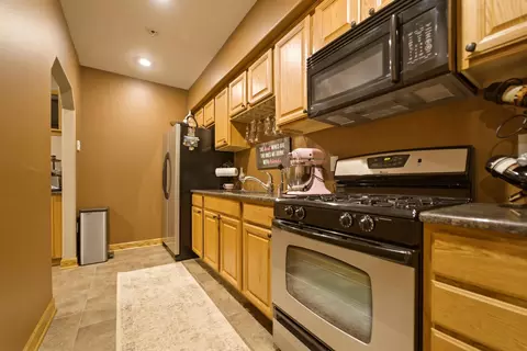 Kitchen - 4941 E 107th Ct, Crown Point, IN 46307 photo 4 of 4