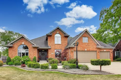 1916 Maplewood Ln, Munster, IN 46321