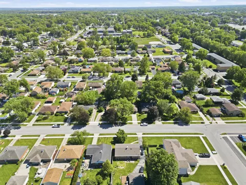 View/Area - 613 E Ash Pl, Griffith, IN 46319 photo 3 of 5
