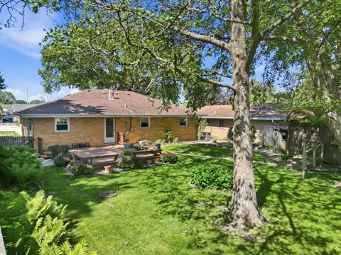 Exterior - 613 E Ash Pl, Griffith, IN 46319 photo 5 of 5
