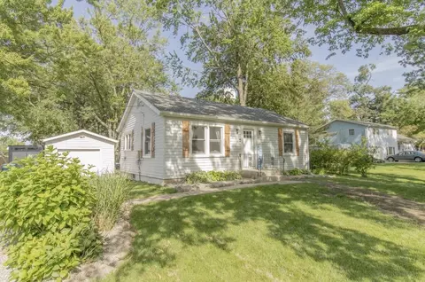 211 Woodland Dr, Lowell, IN 46356