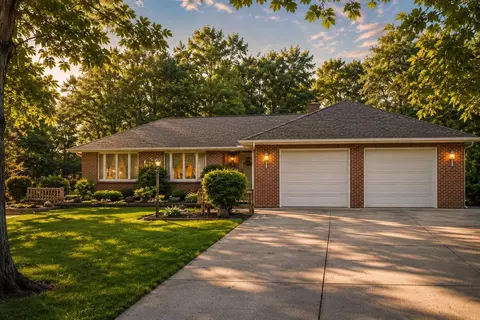 130 Woodland Hickory Ct, Valparaiso, IN 46385