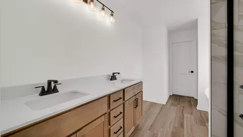 Bath - 43 Levanno Dr, Crown Point, IN 46307 photo 3 of 3