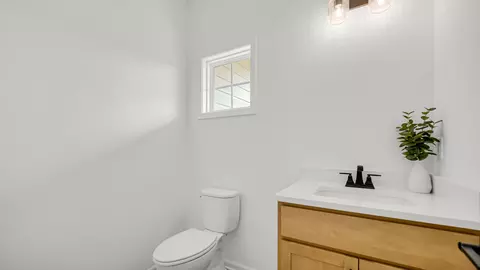 Bath - 43 Levanno Dr, Crown Point, IN 46307 photo 2 of 3