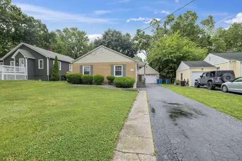 611 W North St, Crown Point, IN 46307