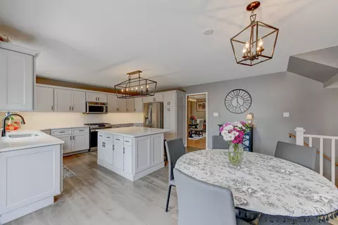 Kitchen - 817 Robin Ct, Dyer, IN 46311 photo 2 of 3
