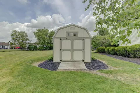 Exterior - 817 Robin Ct, Dyer, IN 46311 photo 14 of 16