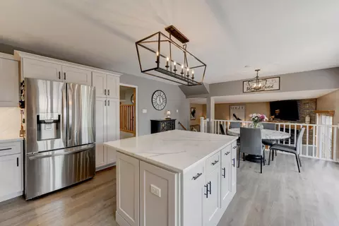 Kitchen - 817 Robin Ct, Dyer, IN 46311 photo 3 of 3