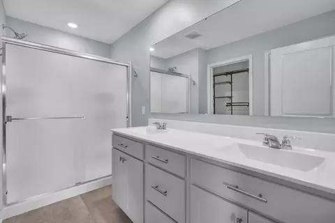 Bath - 615 Ensign Pl, Hebron, IN 46341 photo 1 of 2
