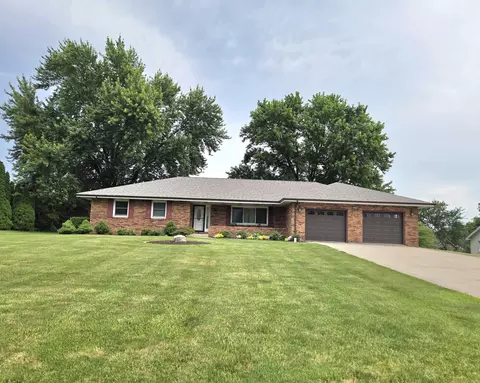 142 Curtis Dr, Valparaiso, IN 46383