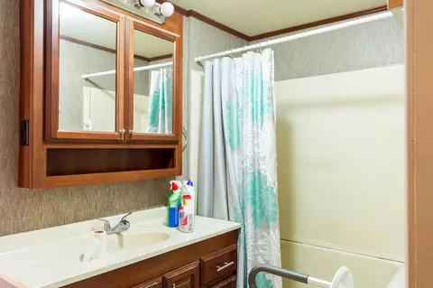 Bath - 501 E Culver Rd, Knox, IN 46534 photo 1 of 1