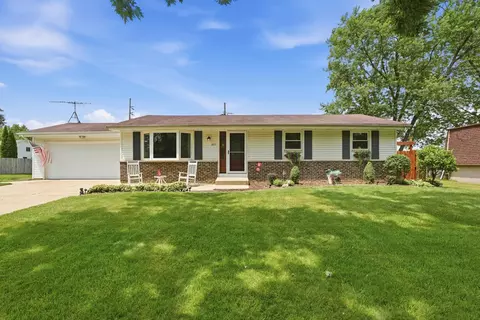 1015 Pettibone St, Crown Point, IN 46307