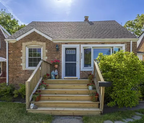 6828 Schneider Ave, Hammond, IN 46323