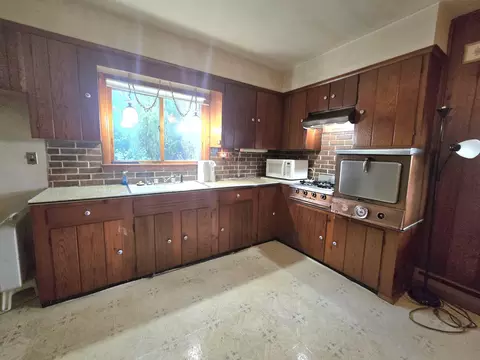 Kitchen - 603 E Sigler St, Hebron, IN 46341 photo 1 of 2