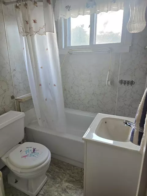 Bath - 603 E Sigler St, Hebron, IN 46341 photo 1 of 1