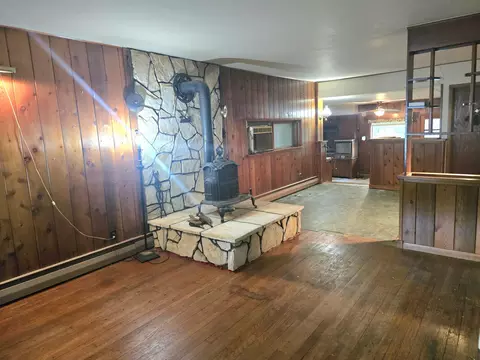 Living - 603 E Sigler St, Hebron, IN 46341 photo 1 of 2