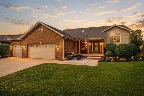 9022 Mallard Ln, Saint John, IN 46373
