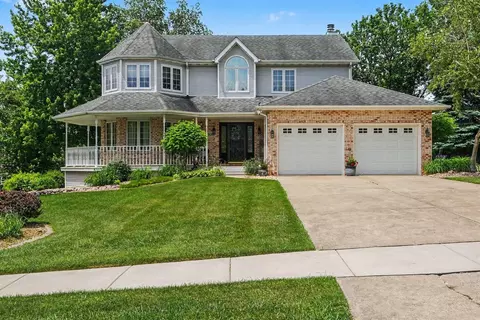 9260 Franklin Dr, Saint John, IN 46373