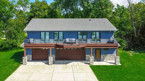 7912 Lake Shore Dr, Cedar Lake, IN 46303