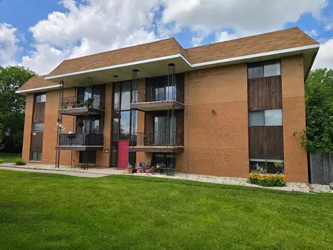 716 Moraine Trce #10, Schererville, IN 46375