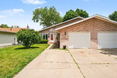 827 N Wiggs St, Griffith, IN 46319