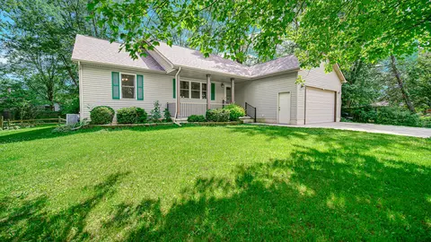 953 Portage Ave, Chesterton, IN 46304