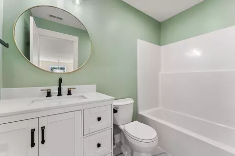 Bath - 1758 Summerlin Dr, Chesterton, IN 46304 photo 2 of 6