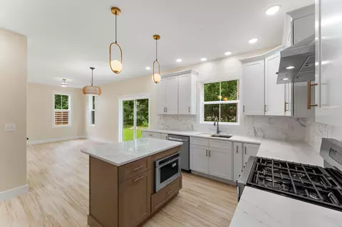 Kitchen - 1758 Summerlin Dr, Chesterton, IN 46304 photo 2 of 3