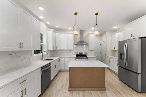 Kitchen - 1758 Summerlin Dr, Chesterton, IN 46304 photo 1 of 3